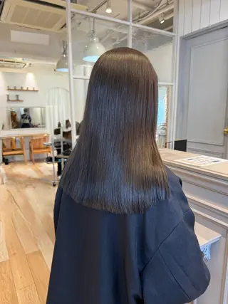 セミロング カラー ミルクティー× グレージュMOMOのヘアスタイル