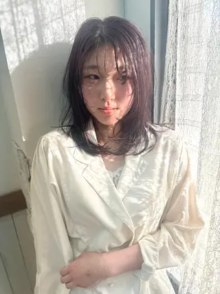 ミディアム 小谷野 真優のヘアスタイル