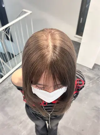 ロング HIKARI ブリーチ/ハイトーンのヘアスタイル