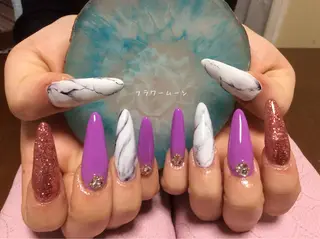 ネイル フラワー ムーンのネイルデザイン