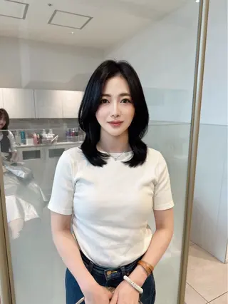 ミディアム かなこ／レイヤー ／透明感カラーのヘアスタイル