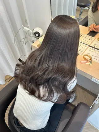 ロング カラー FRAME+なんば駅前店所属・砂野 真璃奈のヘアスタイル