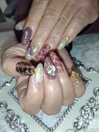 ネイル エステとネイル ローズコンフォートのネイルデザイン