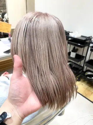 ショート enn.bleach by t.a.g所属・碇山 楓己のヘアスタイル