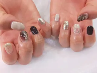 ネイル R'well所属・はばすみれ🎀ﾈｲﾙ 光ﾌｪｲｼｬﾙ ﾍｱのネイルデザイン