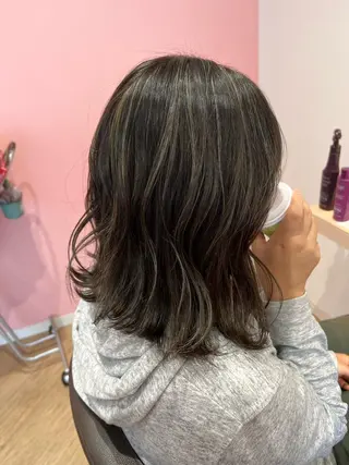 ミディアム 伊藤 愛美のヘアスタイル