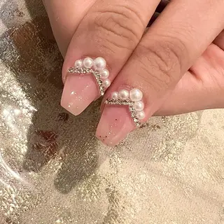 ミディアム ネイル H🌺 NAILのネイルデザイン