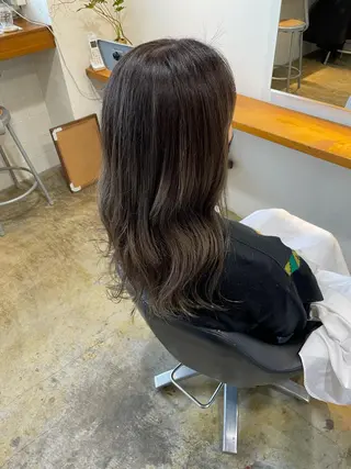 ミディアム カラー MIOベージュカラー 柔らかいカラーのヘアスタイル