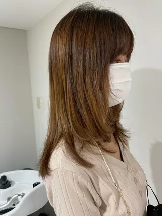 セミロング 太田ありさ クリーミーヘアカラーのヘアスタイル