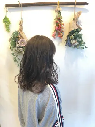 セミロング カラー 西 めぐみのヘアスタイル