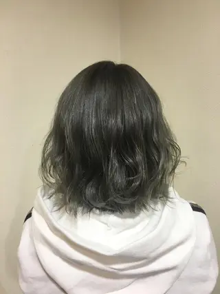 カラー 工藤 綾華のヘアスタイル