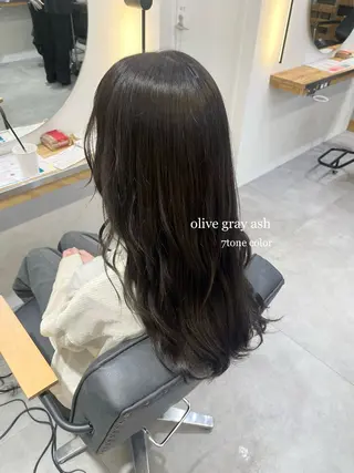 ロング ブリーチなしカラー /ベージュカラーのヘアスタイル