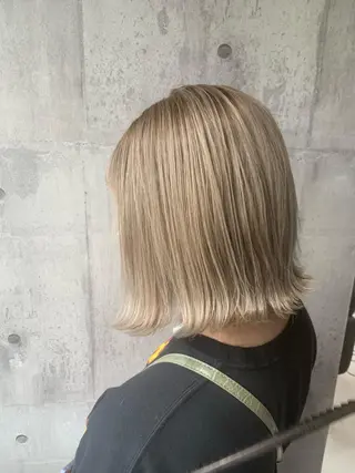 ショート カラー mimiiy梅田 中崎町ハイトーンのヘアスタイル