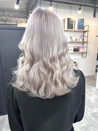 セミロング カラー ヘアアレンジ ハイトーン カラーのヘアスタイル