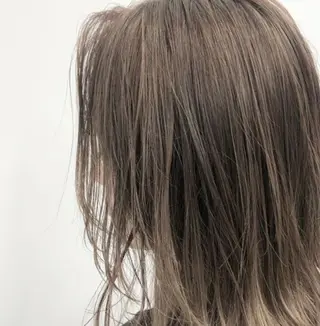 ミディアム カラー ニシキオリ ユウキのヘアスタイル