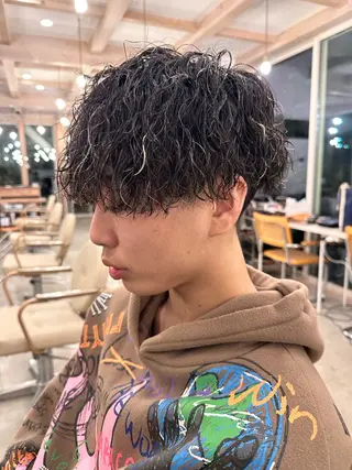 パーマ メンズ and c所属・NISHI （ニシ）のヘアスタイル