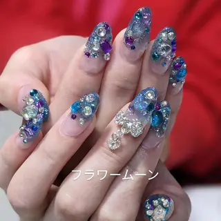 ネイル フラワー ムーンのネイルデザイン