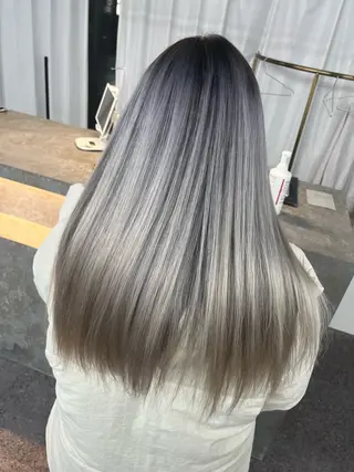 ロング アブアイ所属・🌈艶髪ハイトーン SENAのヘアスタイル