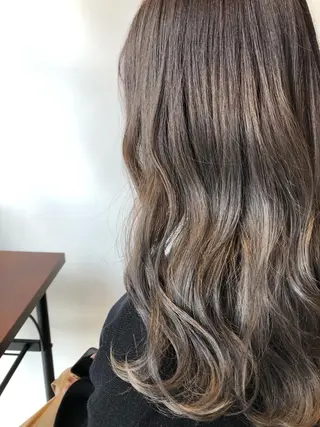 セミロング カラー 女性リピ90%🍨 🩷佐藤みずきのヘアスタイル