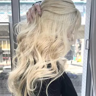 ロング カラー シールエクステ特化 ハイトーン、NANAのヘアスタイル