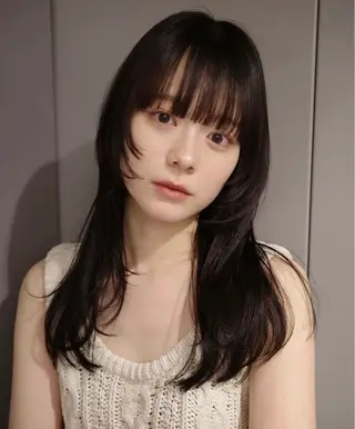 ミディアム 佐々木 彩花のヘアスタイル
