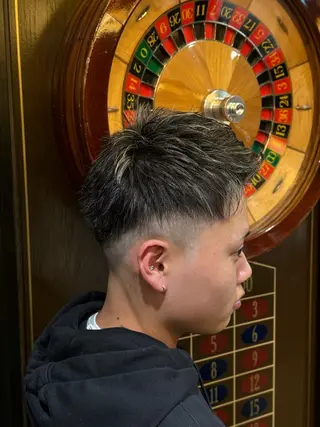 ミディアム カラー 横浜フェードカット 田嶋勇祐のヘアスタイル