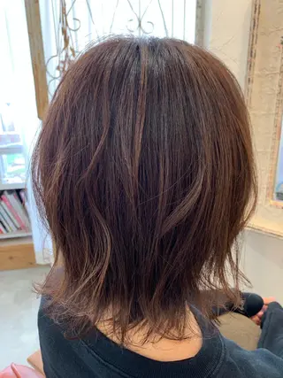 ミディアム カラー fio マナミのヘアスタイル