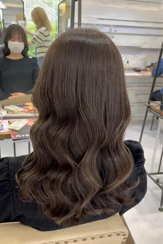 ロング メンズバレイヤージュ 斉藤春のヘアスタイル