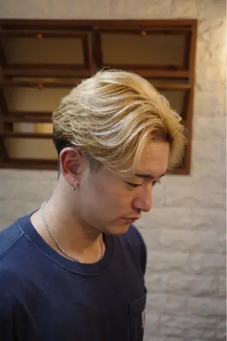 カラー メンズ 赤木蓮/メンズ特化 パーマ/ハイトーンのヘアスタイル