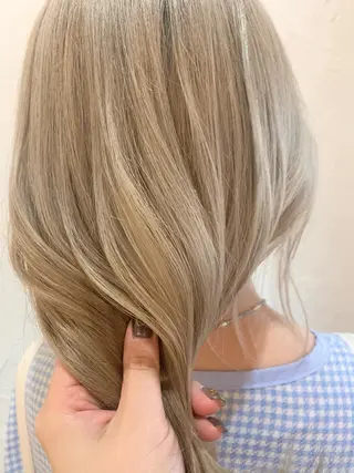 セミロング カラー conne&riri所属・MAYU 💚森下のヘアスタイル