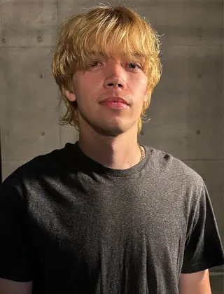 ミディアム カラー メンズ グランジヘア 無造作ヘアHYUGAのヘアスタイル