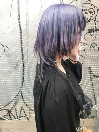 カラー ミディアム ウルフカットデザイン カラー特化アールイーのヘアスタイル