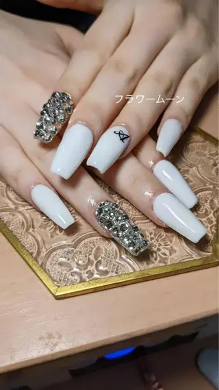 ネイル フラワー ムーンのネイルデザイン