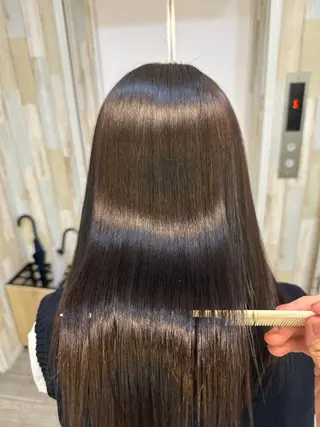 ロング KEIGO/ ブリーチ、矯正特化のヘアスタイル