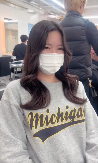 セミロング カラー GRAN LUSSO岡山駅前【グランルッソ】所属・GRAN LUSSO 【MIHARU】のヘアスタイル