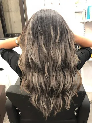 セミロング LANI NAKAZAKIのヘアスタイル