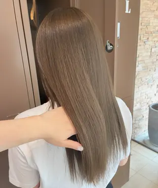 ロング 顔周りのデザイン特化 井手麻梨栄のヘアスタイル