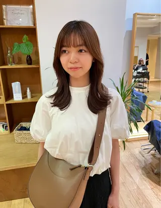 ミディアム 大橋 芽衣のヘアスタイル