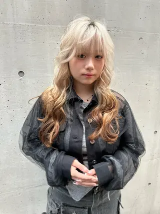 ロング ウルフとハイトーン みっちー✂️のヘアスタイル