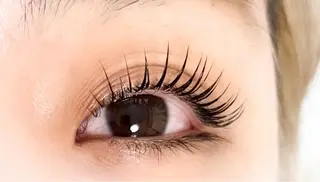 パーマ まつ毛エクステ／まつ毛パーマ／フェイシャル／beautysalon cocora所属・ビューティーサロン ココラのマツエク・マツパデザイン