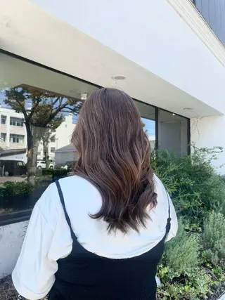 ロング ROZA germe所属・SHIO / ハイトーンカラーのヘアスタイル