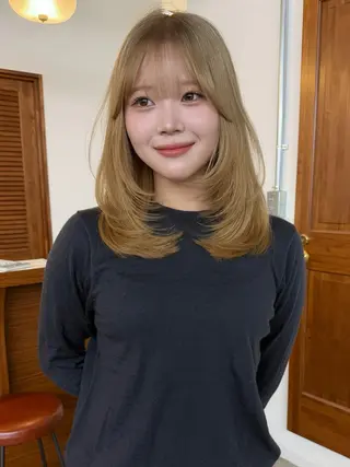 セミロング カラー キダアヤカ/ 梅田/ベージュカラーのヘアスタイル