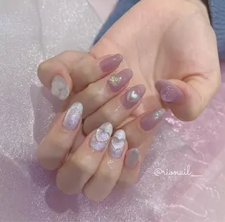 ネイル 𝘙𝘪𝘰𝘯𝘢 ...🕯🤍のネイルデザイン