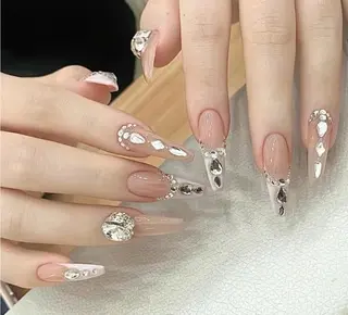 ネイル pink ladyサロン所属・べ にのネイルデザイン