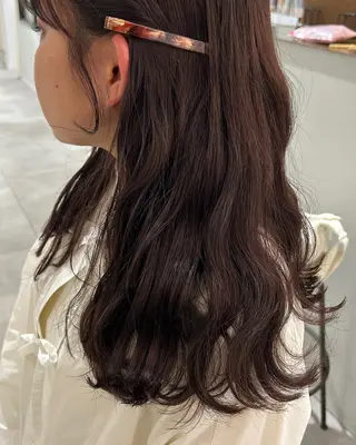 セミロング カラー オリーブベージュ/ ブリーチなし透明感のヘアスタイル