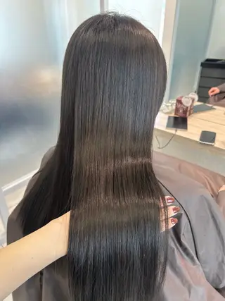 ロング カラー オリーブ/アッシュ やわらか透明感カラーのヘアスタイル