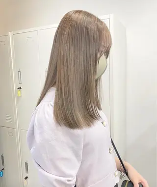 セミロング カラー 似合わせハイトーン 🍯ayumi🍯のヘアスタイル