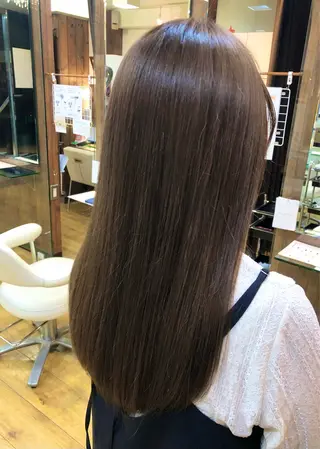ロング 根岸 真奈美のヘアスタイル