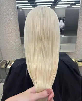 ロング カラー ハイトーン/ 縮毛矯正のヘアスタイル