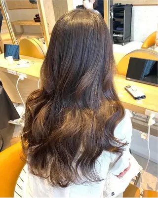 ロング ❤️ブリーチなし💚 ダブルカラー平野実花のヘアスタイル